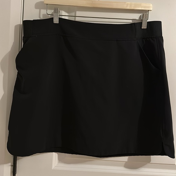Skirt with shorts underneath - Picture 2 of 5